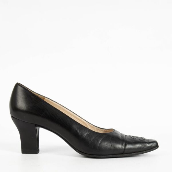 Shop the authentic Chanel Black Leather Vintage Pumps Size 38 on Labellov.com