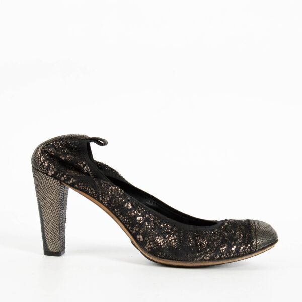 Shop the authentic Chanel Black Glitter Pumps Size 39 on Labellov.com.