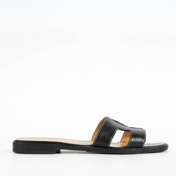 Authentic pre-loved Hermès Black Calfskin Oran Sandals - Size 37.5 on Labellov.com