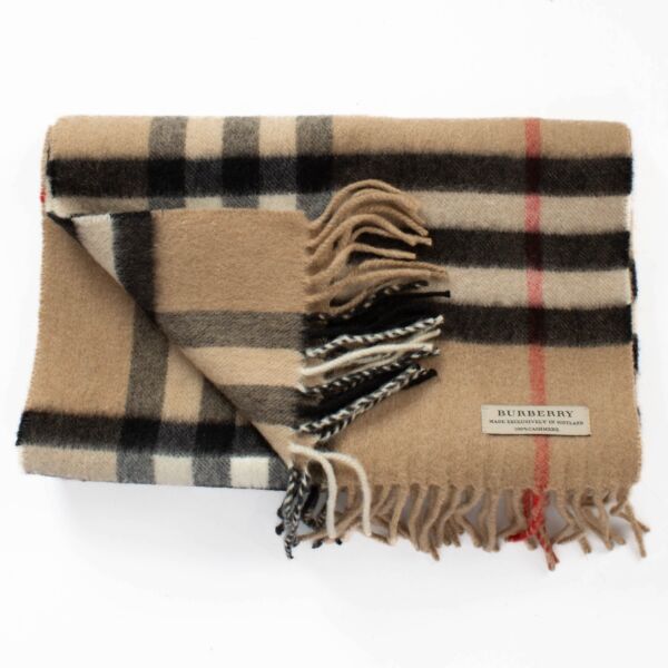 Authentic pre-loved Burberry Beige Cashmere Check Scarf on Labellov.com