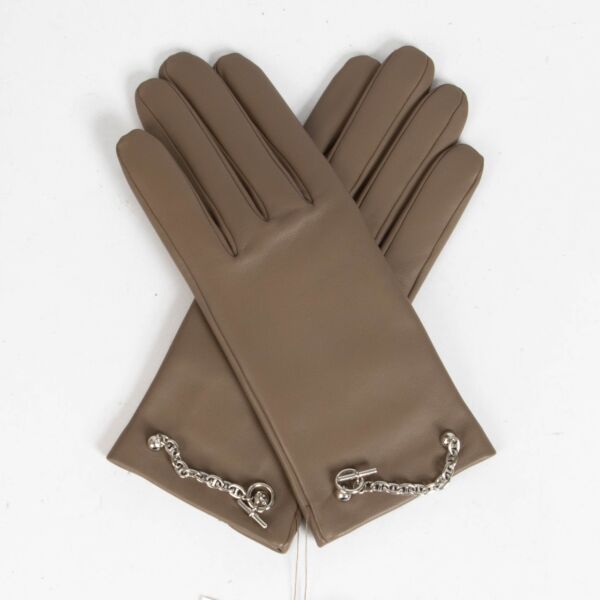 Authentic pre-loved Hermès Etoupe Bonnie Gloves - Size 7 on Labellov.com