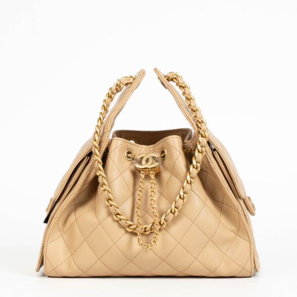 Authentic pre-loved Chanel Caviar Quilted 25 Small Bag on Labellov.com