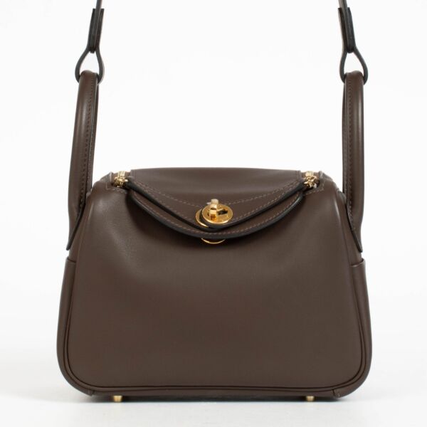 Authentic brand-new Hermès Lindy Mini II Moka Swift PHW on Labellov.com