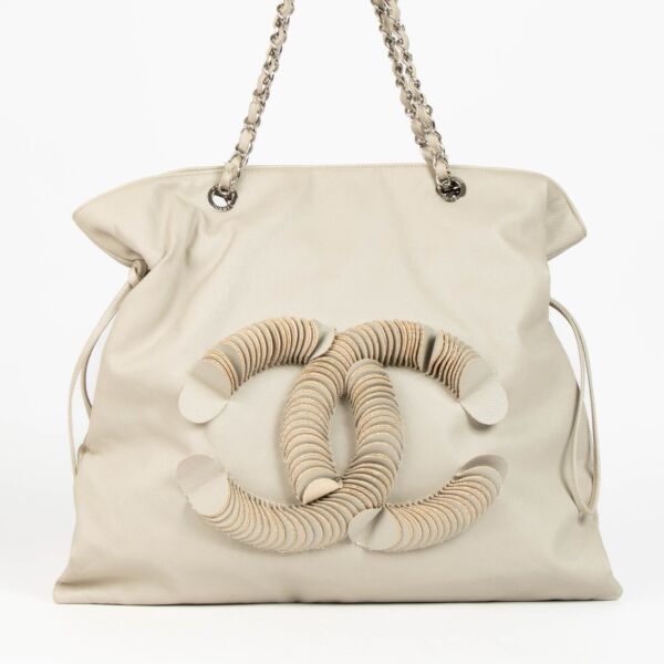 Shop this authentic Chanel "3D" CC Logo Tote Bag pre-loved on Labellov.com 