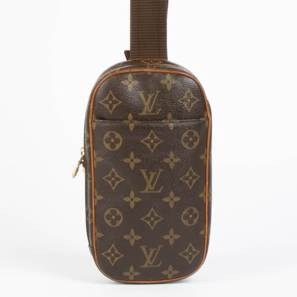 Shop this 100% authentic Louis Vuitton Monogram Pochette Gange Belt Bag at Labellov.com