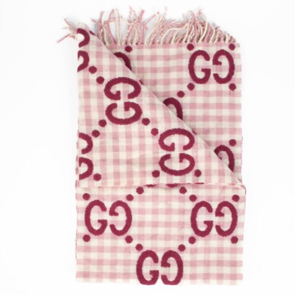 Authentic pre-loved Gucci Pink Wool GG Pattern Scarf on Labellov.com
