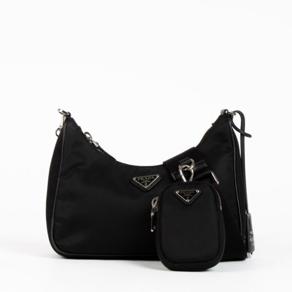Shop safe online at Labellov in Antwerp, Brussels and Knokke this 100% authentic second hand Prada 2005 Re-edition Black Nylon Crossbody. Veilig online tweedehands authentieke Prada 2005 Re-edition Black Nylon Crossbody handtas kopen bij Labellov. 