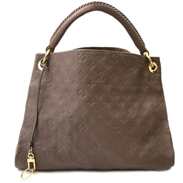 Louis Vuitton Artsy Brown Monogram Embossed Buy authentic secondhand Louis Vuitton at the right price at LabelLOV vintage designer webshop. Safe and secure online shopping. Koop authenthieke tweedehands Louis Vuitton handtassen aan de juiste prijs bij Lab