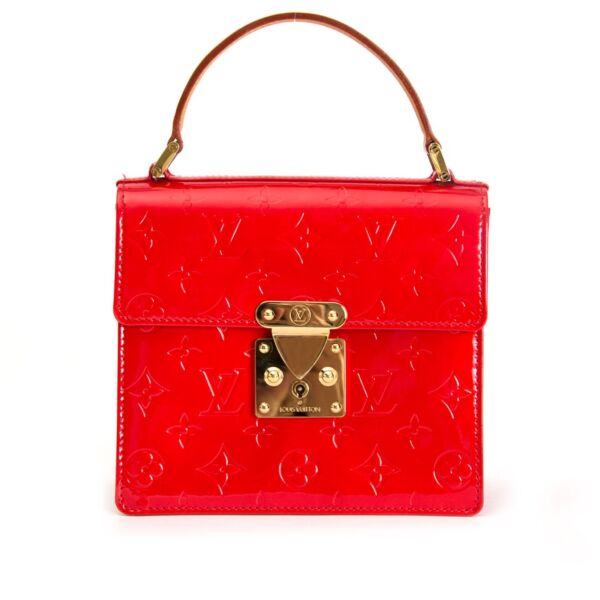 koop veilig online aan de beste prijs Louis Vuitton Red Monogram Vernis Spring Street Tote Bag