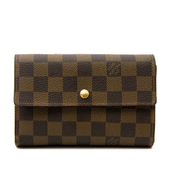 Buy your authentic Louis Vuitton Damier Flap Wallet for the best price at Labellov