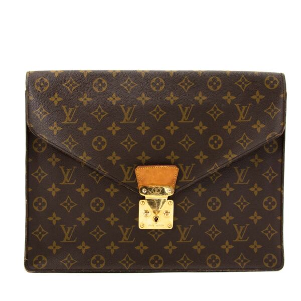 Louis Vuitton Monogram Document Holder now for sale at labellov vintage fashion webshop belgium