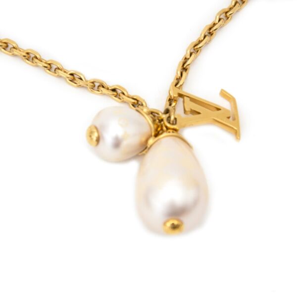 Are you interested in an authentic Louis Vuitton Gold-Toned Damier Pearl Drop Necklace ? 