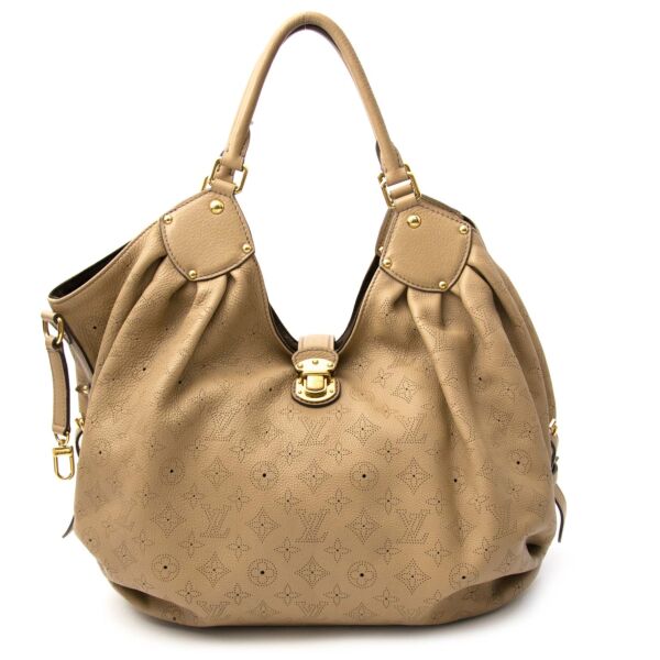Louis Vuitton Mahina Beige Leather Perforated Monogram Large Hobo Bag Buy authentic designer Louis Vuitton secondhand bags at Labellov at the best price. Safe and secure shopping. Koop tweedehands authentieke Vuitton tassen bij designer webwinkel labellov