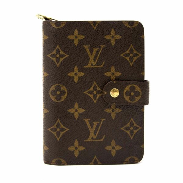 Buy an authentic secondhand Louis Vuitton wallet in monogram at the right price at LabelLOV vintage webshop. Safe and secure online shopping.