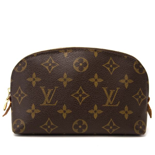Louis Vuitton Monogram Travel Cosmetic Pouch Buy authentic designer Louis Vuitton secondhand bags at Labellov at the best price. Safe and secure shopping. Koop tweedehands authentieke Louis Vuitton tassen bij designer webwinkel labellov.