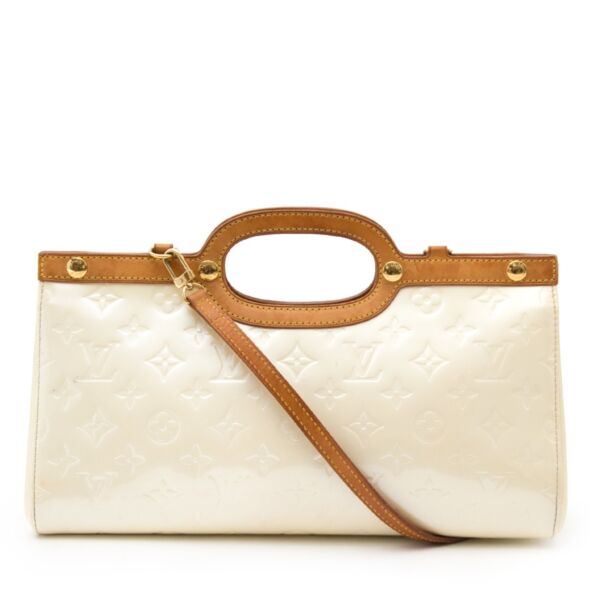 Bent u opzoek naar een Louis Vuitton Roxbury Drive Cream Patent Lederen Handtas? 