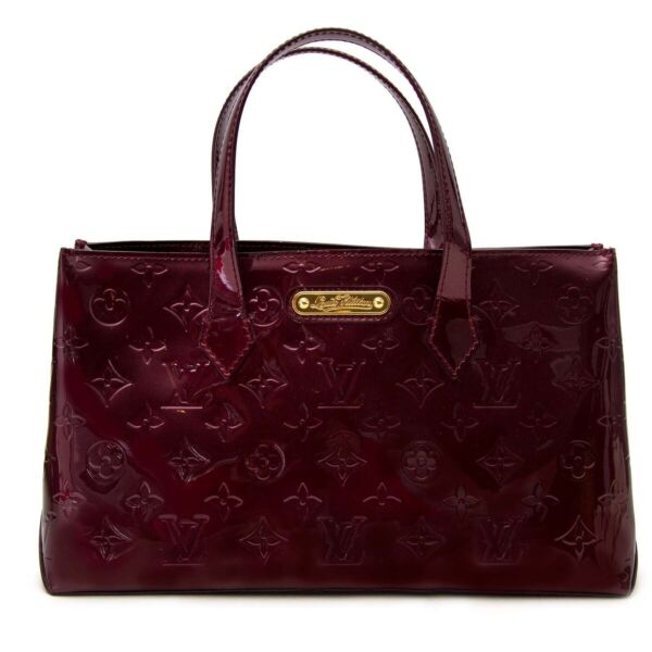 Buy an authentic secondhand Louis Vuitton Wilshire bag in monogram at the right price at LabelLOV vintage webshop. Safe and secure online shopping.