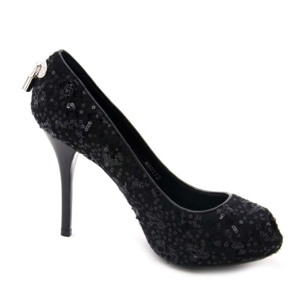 Buy authentic secondhand Louis Vuitton sequin heels at the right price at LabelLOV vintage webshop. Safe and secure online shopping.