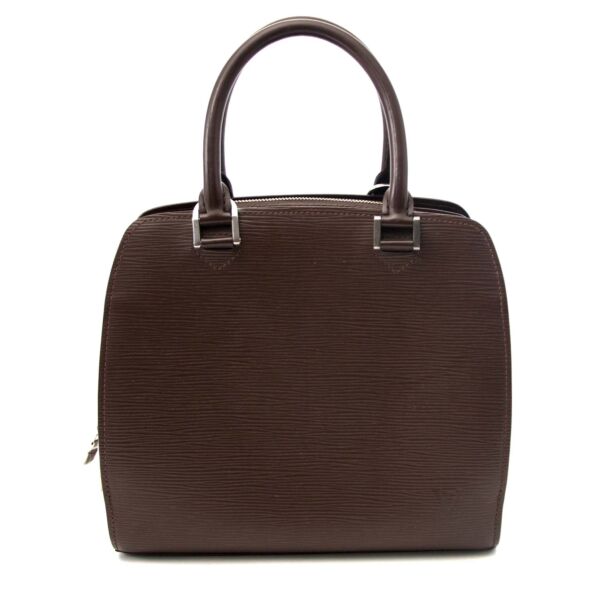 Buy your secondhand Louis Vuitton Epi Pont-Neuf PM handbag at Labellov, vintage webshop. Safe and secure shopping