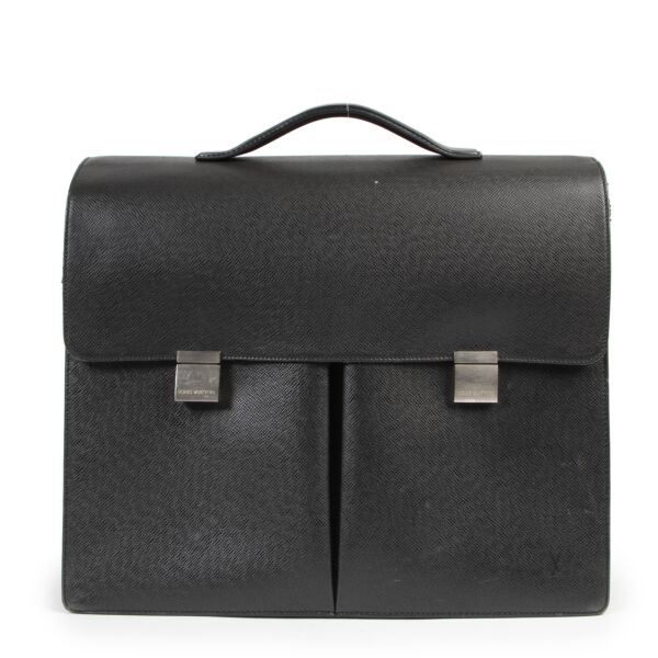 Bent u op zoek naar een authentieke Louis Vuitton Taiga Khazan Briefcase