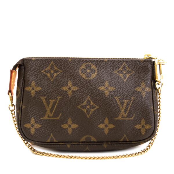 Louis Vuitton Mini Pochette In Monogram Canvas kopen en verkopen aan de beste prijs bij Labellov