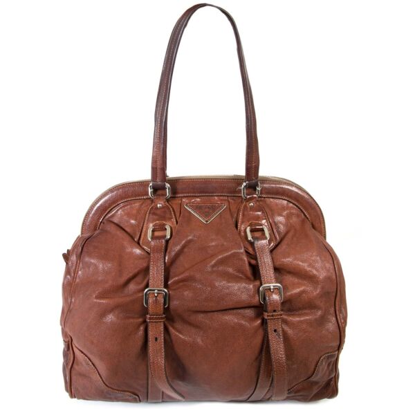 koop tweedehands Prada Brown Leather Shoulder Bag bij labellov vintage shop aan de beste prijs