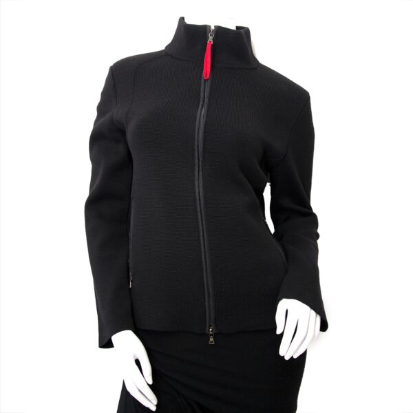 Achetez Prada Black Wool Sweater en ligne chez Labellov.com
