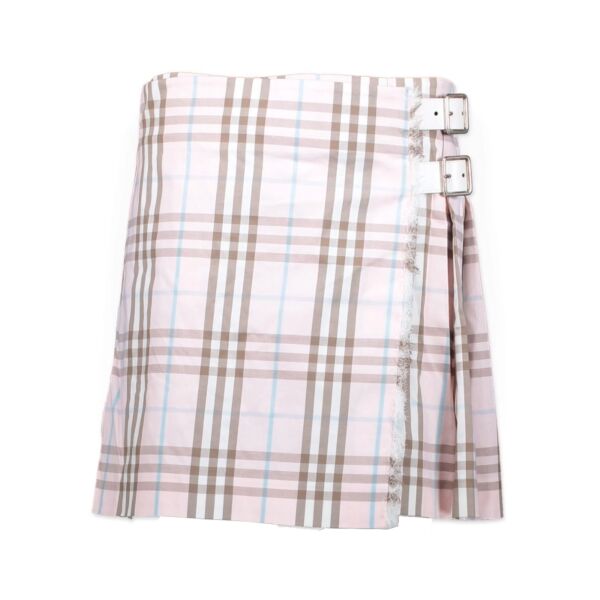Buy authentic secondhand Burberry skirt at Labellov vintage designer webshop for the right prices safe and secure online shopping.