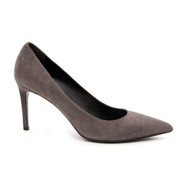 Saint Laurent Suede Court Pumps for the best price available online at Labellov secondhand luxury