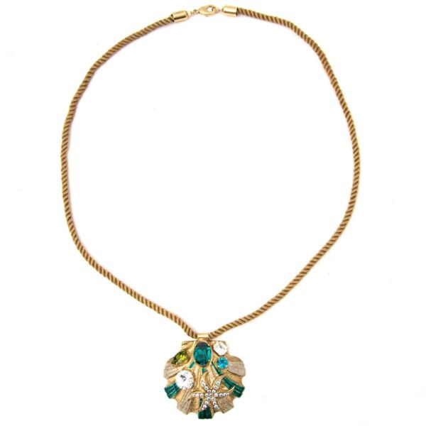 Buy an authentic secondhand Blumarine necklace at the right price at LabelLOV vintage webshop. Safe and secure online shopping.