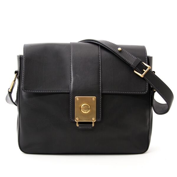 Koop veilig en makkelijk uw Tod's Black Shoulder Bag aan de beste prijs bij Labellov secondhand luxury.