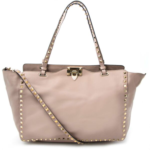 skip the waitinglist get your hands on this Valentino Rockstud Medium Blush Tote Bag