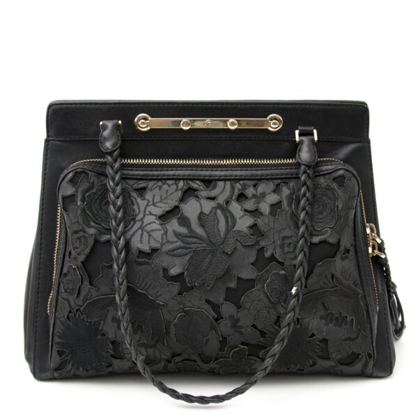 Acheter en ligne chez Labellov.com Valentino Black Lace Flower Bag 