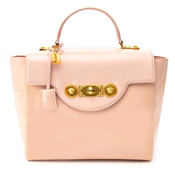 Buy an authentic secondhand Versace at the right price at LabelLOV vintage webshop. Safe and secure online shopping.
