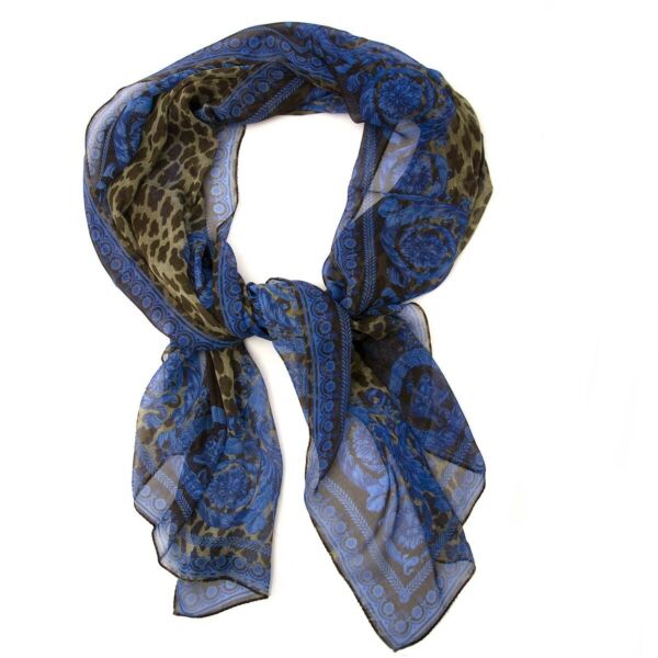 Buy an authentic secondhand Versace blue scarf at the right price at LabelLOV vintage webshop. Safe and secure online shopping.