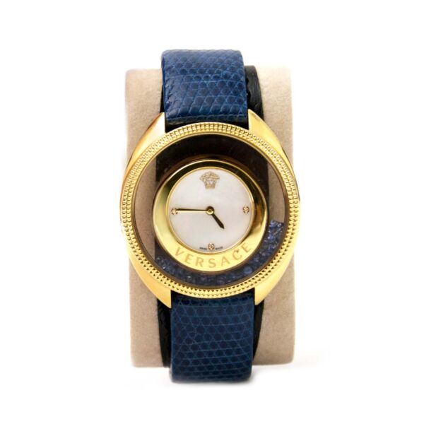 koop veilig online tegen de beste prijs Red floating sapphires in transparent bezel