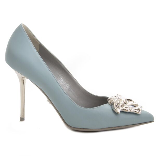 Versace Blue Palazzo Medusa Pumps at Labellov Antwerp. Safe online shopping at a fair price.