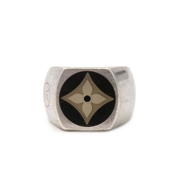 koop Louis Vuitton Silver Fleur Monogram Ring bij labellov