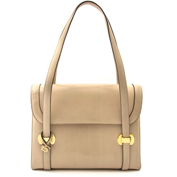 koop tweedehands Delvaux Beige Leather Handbag bij labellov