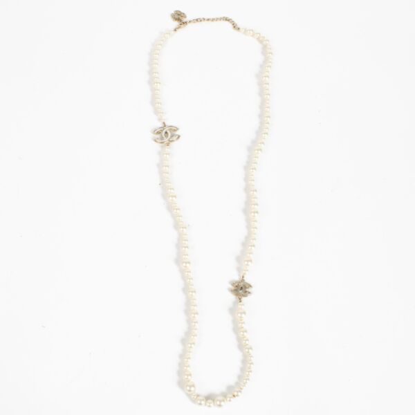 Authentic second-hand Chanel 12A Gold Pearl Necklace on labellov.com