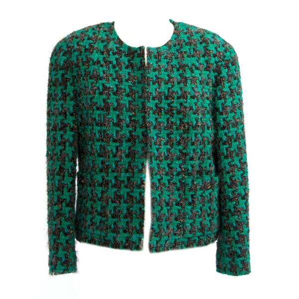 Shop safe online with Labellov. Vind 100% authentieke tweedehands Chanel tassen, kleding en accessoires.  Trouvez sacs, vêtements, accessoires, bijoux Chanel d'occasion. Authenticité garantie. 