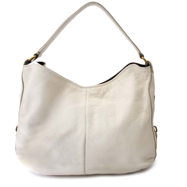 Yves Saint Laurent White Caviar Leather Hobo Bag Buy authentic designer Yves Saint Laurent YSL secondhand bags at Labellov at the best price. Safe and secure shopping. Koop tweedehands authentieke Yves Saint Laurent tassen bij designer webwinkel labellov