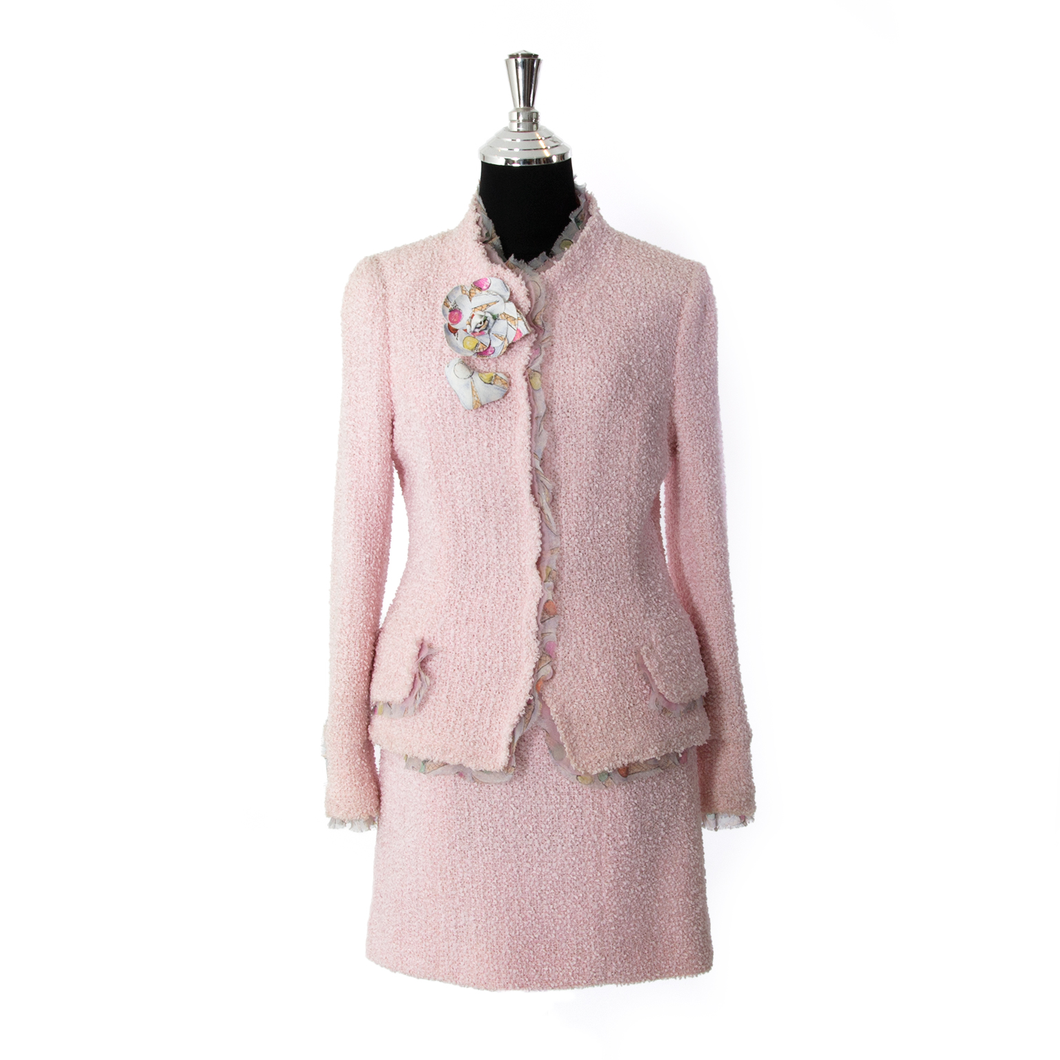 Shop CHANEL 2023 Cruise P73932 V65648 NL271 DRESS Tweed Pink