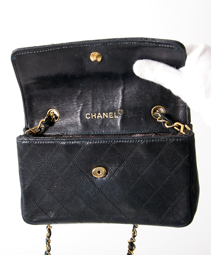 Chanel Vintage Small Quilted Black Flap Bag ○ Labellov ○ Buy and