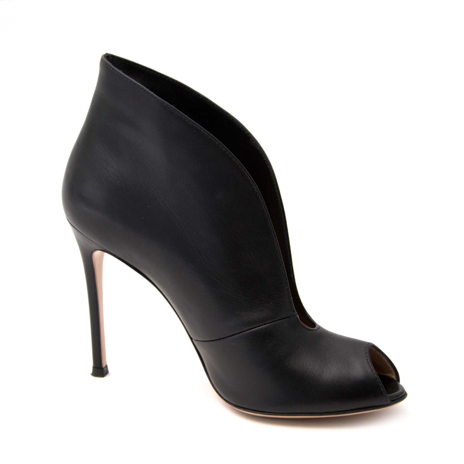 【関税&送料込】Gianvito Rossi With Heel Casey leather d'Orsay pumps in red - Gianvito Rossi | Mytheresa
