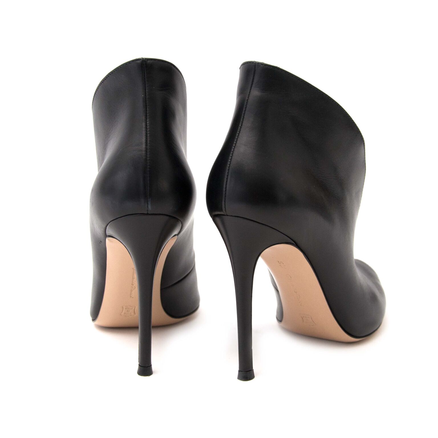 【送料&関税込】Gianvito Rossi Black Leather Pumps Gianvito Rossi Black Heels - Size 36,5 ○ Labellov ○ Buy