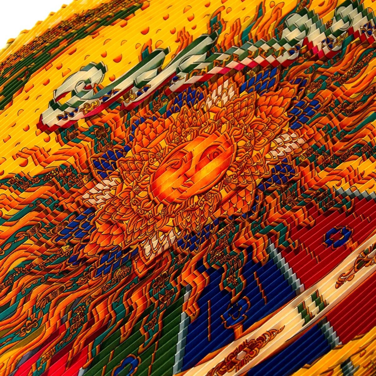 Hermès Carré Plissé Carpe Diem ○ Labellov ○ Buy and Sell