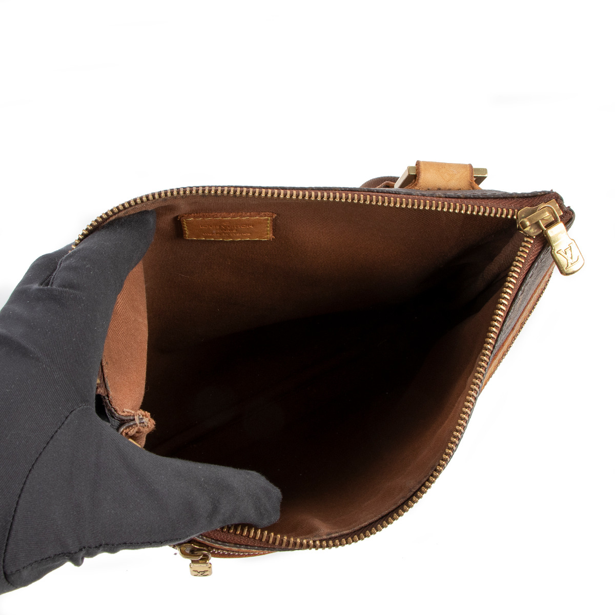【持つだけでスタイルが決まる】LV Bosphore ショルダーバッグ ルイ・ヴィトン】モノグラムのバッグ、新作スニーカー 大人が