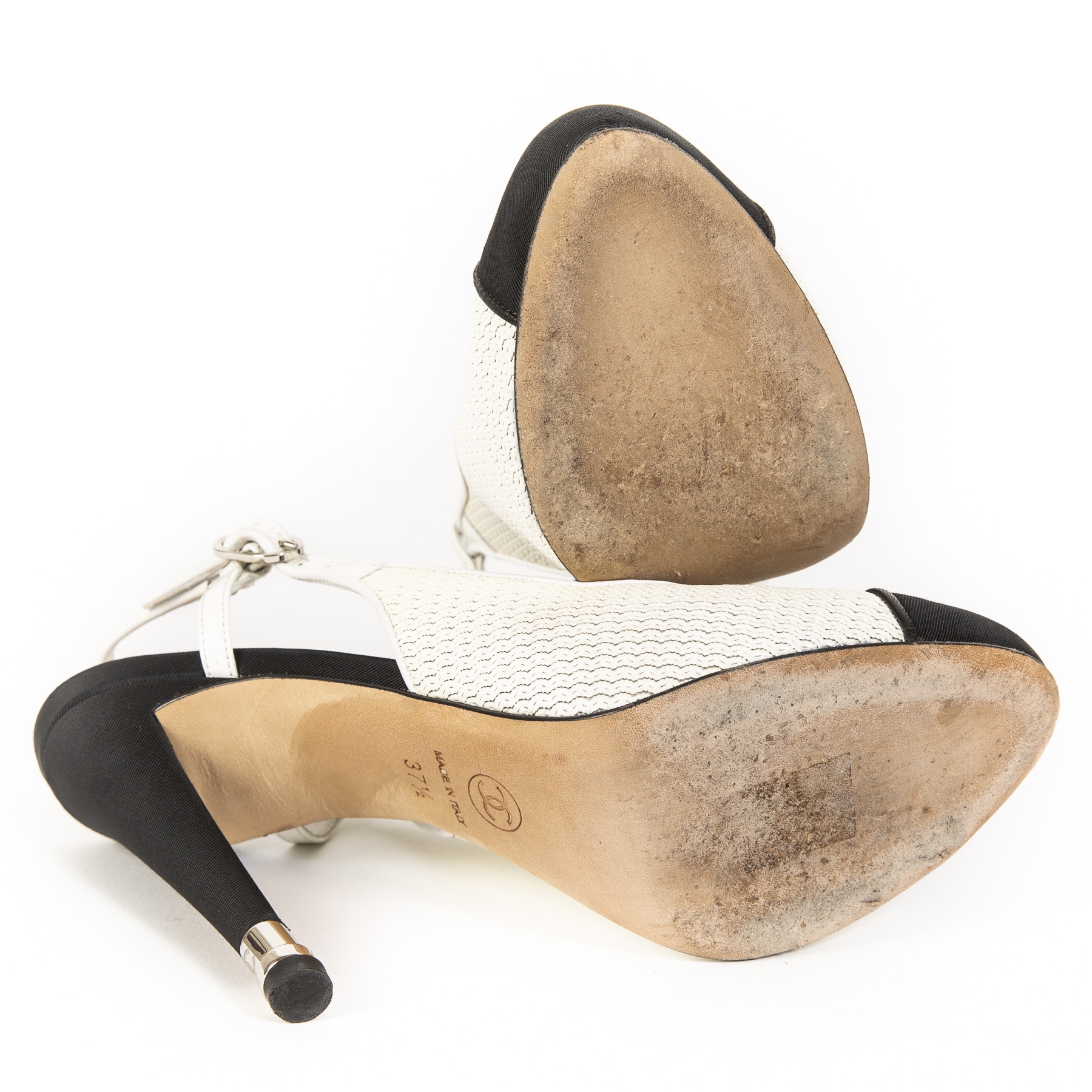 美品CHANEL 黒・白刺繍ゴロ素敵ミュール 221/2〜23㌢36号ヒール5㌢ Chanel Black White Heels - Size 37.5 ○ Labellov ○ Buy and