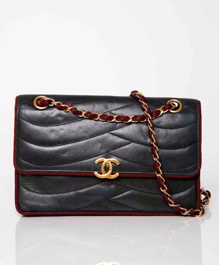 Chanel Black Caviar Classic Medium Flap Bag GHW ○ Labellov ○ Buy